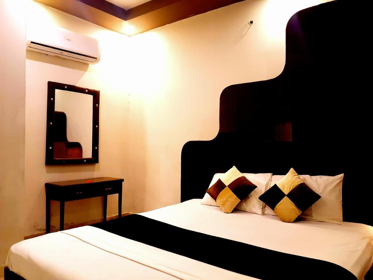Gulberg Continental Hotel Lahore Exterior foto